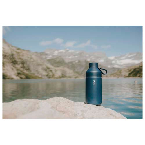 Botella de agua con aislamiento al vacío de 750 ml "Ocean Bottle" - imageMood1