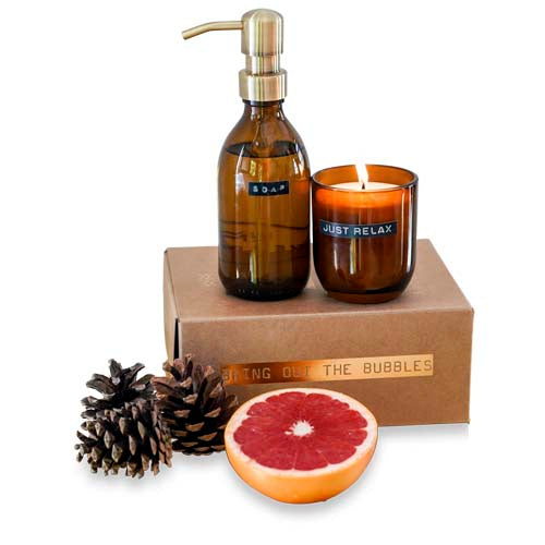 Dispensador de jabón de manos de 250 ml y juego de velas perfumadas de 150 g con fragancia de bambú "Wellmark Discovery" - imageMood1