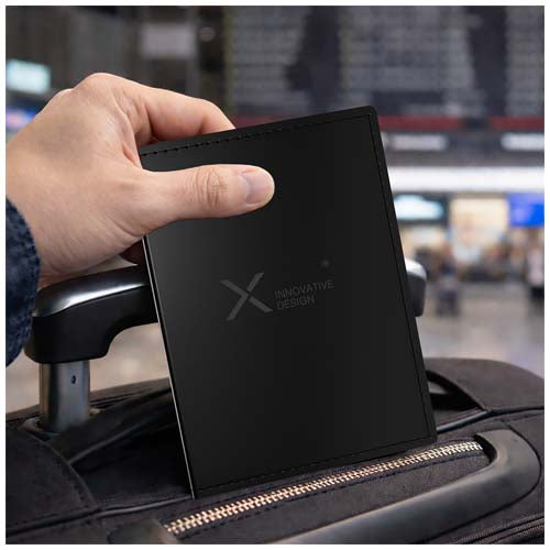 Funda para pasaporte con etiqueta inteligente "SCX.design A13" - imageMood1