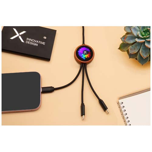 Cable de carga de 40 W 5 en 1 de PET reciclado con logo retroiluminado y estuche redondo de madera "SCX.design C37" - imageMood1